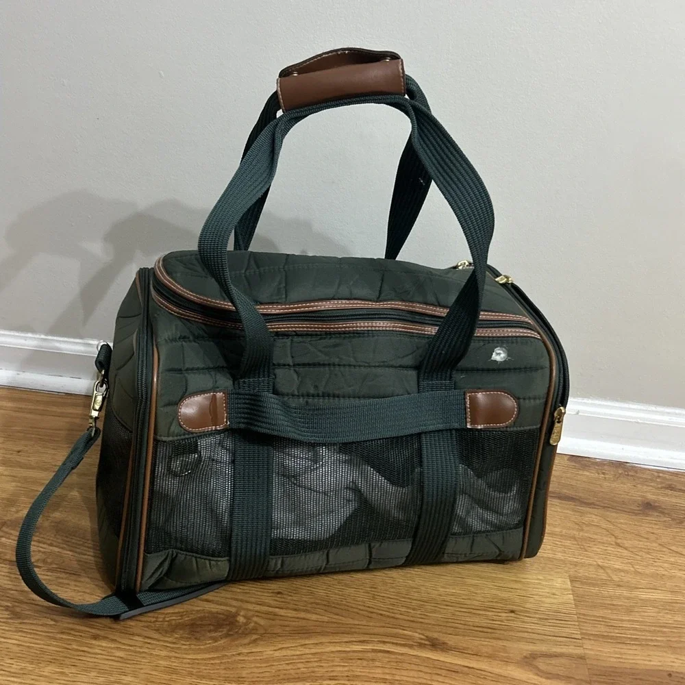 Sherpa Original Deluxe Pet Carrier Airline Approved Vent Sided Bag Green Read
